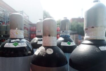 Stickstoffflaschen im Lager bei Schröder Gas